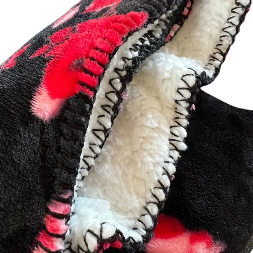 Victoria’s Secret Limited Edition Red Floral Sherpa Cozy Trow Blanket 50”x60”